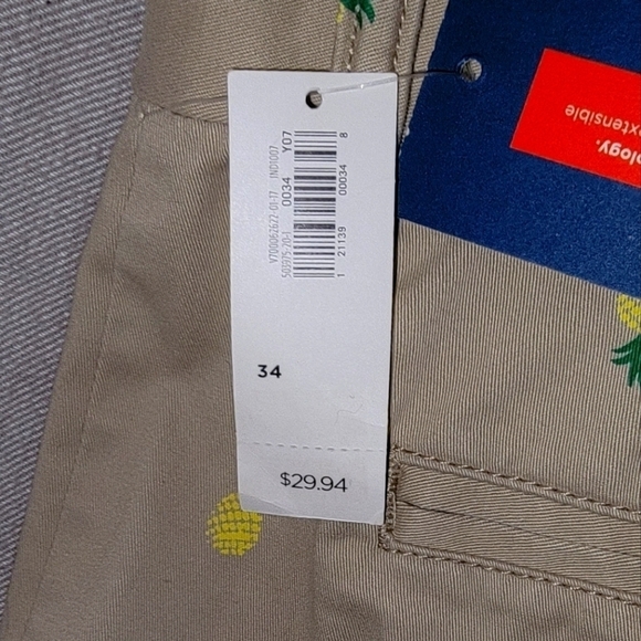 Mens Old Navy Pineapple Flex Shorts - Picture 4 of 4